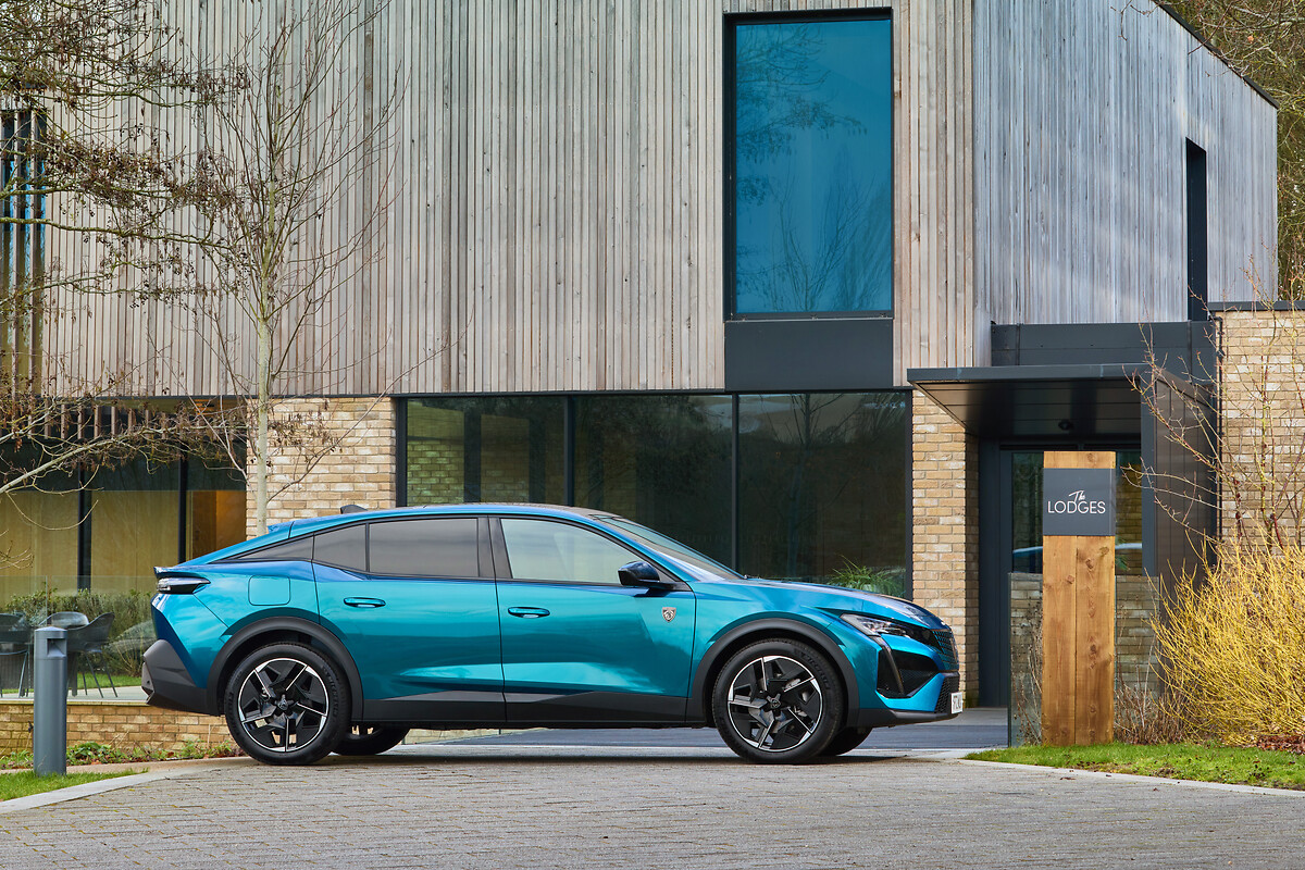 Peugeot 408 2025: Style Meets Performance